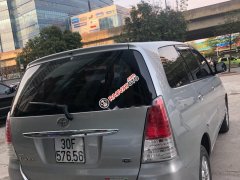 Bán xe Toyota Innova G 2.0 MT, màu bạc, nội thất màu kem