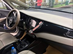 Cần bán gấp Kia Rondo GATH đời 2016, màu trắng đã đi 75000km