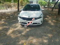 Cần bán xe Kia Cerato đời 2017, màu trắng giá cạnh tranh Cần bán xe Kia Cerato đời 2017, màu trắng giá cạnh tranh