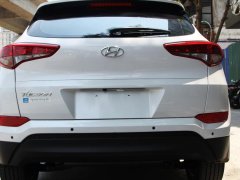 Cần bán Hyundai Tucson 2018, màu trắng Cần bán Hyundai Tucson 2018, màu trắng