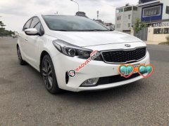 Cần bán xe Kia Cerato AT sản xuất 2017, màu trắng số tự động Cần bán xe Kia Cerato AT sản xuất 2017, màu trắng số tự động