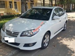 Bán gấp ô tô Hyundai Elantra AT 2014, màu trắng