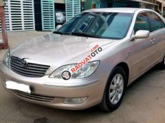 Cần bán Toyota Camry 3.0 sản xuất 2002, màu vàng giá cạnh tranh