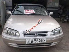 Bán Toyota Camry GLi năm 2001, màu vàng cát, 2 ghế điện