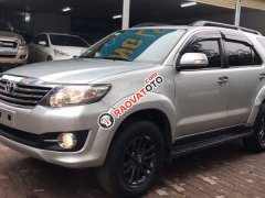 Bán ô tô Toyota Fortuner V 4x2AT sản xuất 2015, màu bạc như mới giá cạnh tranh