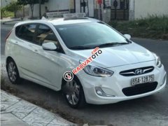 Cần bán Hyundai Accent 1.4 AT sản xuất 2013, màu trắng số tự động