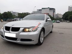 Gia đình cần bán BMW 320i, sản xuất 2008, số tự động, màu bạc