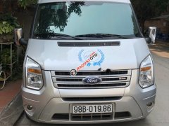 Xe Ford Transit SVP đời 2017, màu bạc giá cạnh tranh