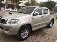 Cần bán Toyota Hilux 2014, máy dầu, số sàn, màu bạc 2 cầu Cần bán Toyota Hilux 2014, máy dầu, số sàn, màu bạc 2 cầu