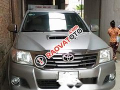 Bán Toyota Hilux 2.5MT đời 2014, màu bạc số sàn, giá 480tr