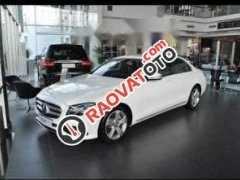 Cần bán Mercedes E250 màu trắng, đăng ký tháng 1/2018 Cần bán Mercedes E250 màu trắng, đăng ký tháng 1/2018