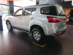 Cần bán Isuzu MU-X 1.9L (4x2) MT đời 2019, màu bạc, nhập khẩu chính hãng