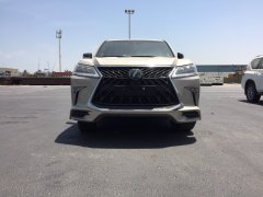 Giao ngay Lexus LX570 Super Sport S sản xuất 2019 màu Vàng Cát nội thất hai màu. Xe nhập mới 100% Giao ngay Lexus LX570 Super Sport S sản xuất 2019 màu Vàng Cát nội thất hai màu. Xe nhập mới 100%