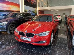 BMW 3 Series 320i đời 2014 màu đỏ, nội thất kem