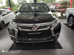Xe Mitsubishi Pajero Sport sản xuất năm 2019, dán kính máy dầu Xe Mitsubishi Pajero Sport sản xuất năm 2019, dán kính máy dầu