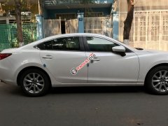 Cần bán gấp Mazda 6 2.0 đời 2016, màu trắng