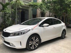 Bán xe Kia Cerato MT sản xuất 2017, màu trắng