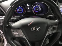 Bán Hyundai SantaFe 2.4AT màu trắng, máy xăng, số tự động, sản xuất 2014, 7 chỗ
