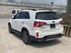 Cần bán gấp Kia Sorento DATH đời 2016, màu trắng số tự động 