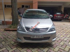 Gia đình bán lại xe Toyota Innova V năm 2011, màu bạc 
