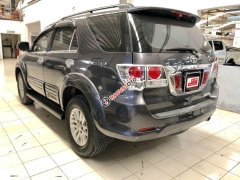 Cần bán Toyota Fortuner V năm 2012, màu xám, số tự động