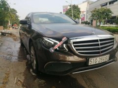 Cần bán xe Mercedes E200 sản xuất năm 2017, màu nâu như mới Cần bán xe Mercedes E200 sản xuất năm 2017, màu nâu như mới