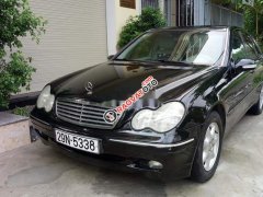 Cần bán lại xe Mercedes đời 2002, màu đen xe nguyên bản