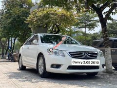 Cần bán lại xe Toyota Camry 2.0E đời 2010, màu trắng, nhập khẩu chính chủ