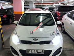 Bán xe Kia Rio đời 2013, màu trắng, nhập khẩu Hàn Quốc chính chủ Bán xe Kia Rio đời 2013, màu trắng, nhập khẩu Hàn Quốc chính chủ