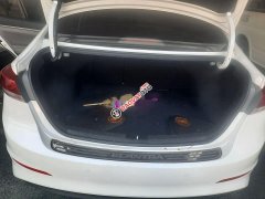 Bán Hyundai Elantra đời 2017, màu trắng, số sàn Bán Hyundai Elantra đời 2017, màu trắng, số sàn