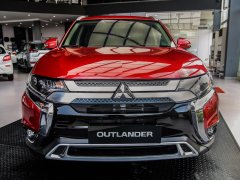 Cần bán Mitsubishi Outlander CVT sản xuất 2020, màu đỏ