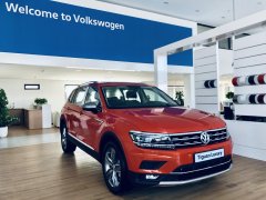 Volkswagen Tiguan Luxury nhập khẩu nguyên chiếc màu cam tặng quà khủng Volkswagen Tiguan Luxury nhập khẩu nguyên chiếc màu cam tặng quà khủng