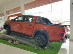 Bán Toyota Hilux 2.8G 4x4 AT Adventure - đủ màu giao ngay Bán Toyota Hilux 2.8G 4x4 AT Adventure - đủ màu giao ngay