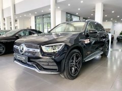 Cần bán gấp Mercedes GLC300 AMG đời 2021, màu đen Cần bán gấp Mercedes GLC300 AMG đời 2021, màu đen