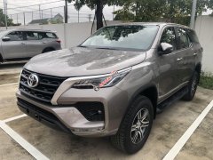 Bán Toyota Fortuner 2.4G máy dầu số sàn, màu bạc giao ngay Bán Toyota Fortuner 2.4G máy dầu số sàn, màu bạc giao ngay