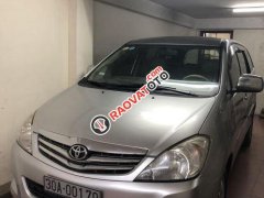 Cần bán gấp Toyota Innova 2.0V đời 2009, màu bạc chính chủ