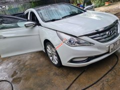Cần bán gấp Hyundai Sonata AT năm 2011, màu trắng, nhập khẩu, giá tốt