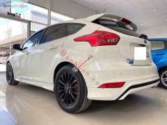 Cần bán Ford Focus Sport sản xuất năm 2016, màu trắng xe gia đình