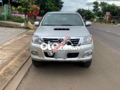 Bán Toyota Hilux G đời 2012, màu bạc, xe nhập số sàn 