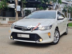Bán ô tô Toyota Camry 2.0 đời 2019, màu trắng như mới