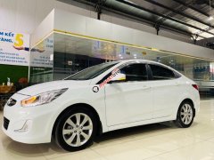 Cần bán Hyundai Accent 1.4 AT năm 2015, màu trắng, xe nhập xe gia đình, giá 368tr