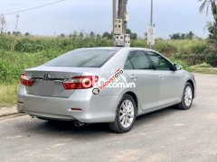 Cần bán lại xe Toyota Camry 2.5G năm sản xuất 2013, màu bạc xe gia đình