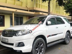 Cần bán xe Toyota Fortuner TRD đời 2016, màu trắng còn mới, giá 800tr