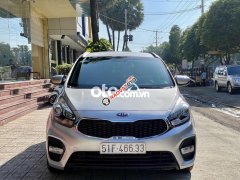 Bán Kia Rondo MT năm 2017, màu bạc