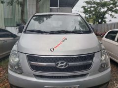 Cần bán lại xe Hyundai Trajet 2009, màu bạc, xe nhập