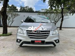 Cần bán xe Toyota Innova G sản xuất 2016, màu bạc xe gia đình