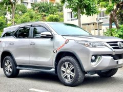 Cần bán xe Toyota Fortuner 2.7V 2017, màu bạc, nhập khẩu nguyên chiếc