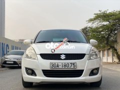 Cần bán lại xe Suzuki Swift AT đời 2014, màu trắng, giá 450tr