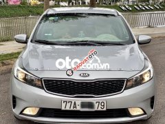 Cần bán lại xe Kia Cerato 1.6MT đời 2017, màu bạc số sàn