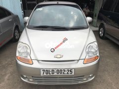 Cần bán Chevrolet Spark MT 2015, màu bạc